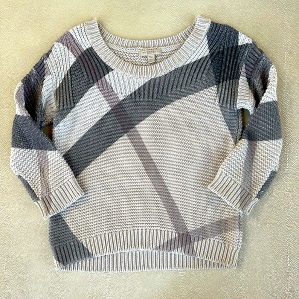Rare women’s Burberry sweater size XS